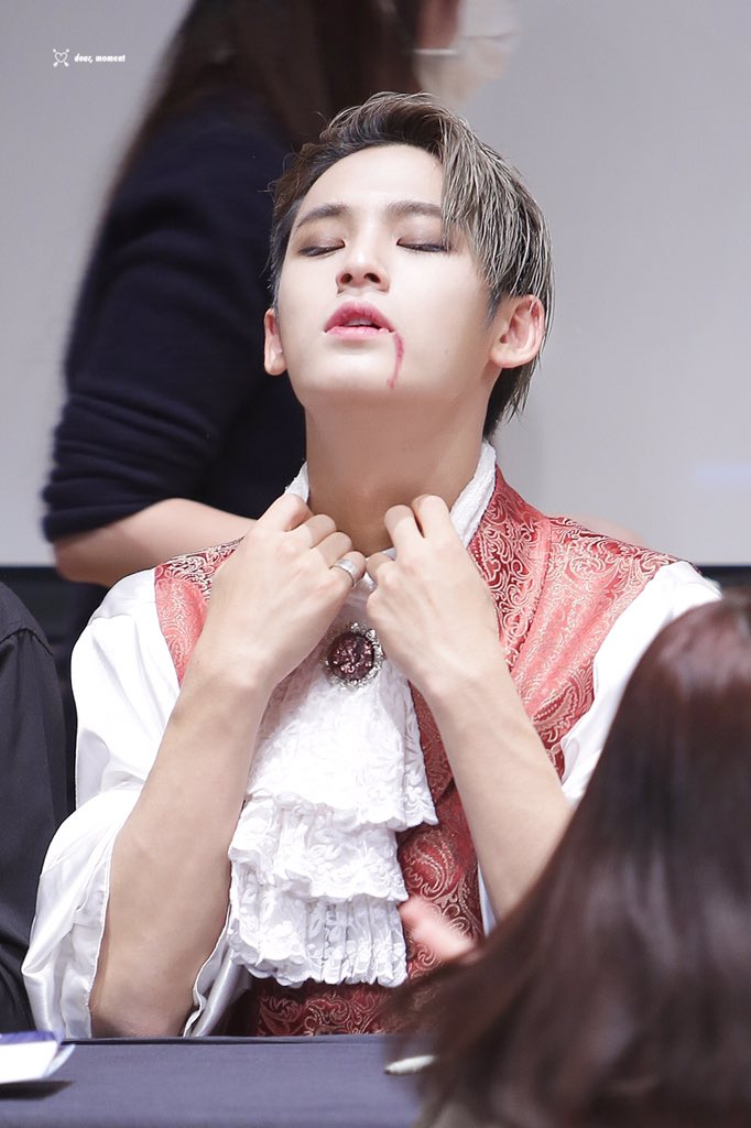 yodalbino's tweet photo. RT _dearmoment97: 나 주그라고..222 ...아...정말..🙊 
https://t.co/6bgFFqlNm5 
https://t.co/iDlM91d7RJ 
#민규 #세븐틴 pledis_17 https://t.co/eFmgWbI4vW