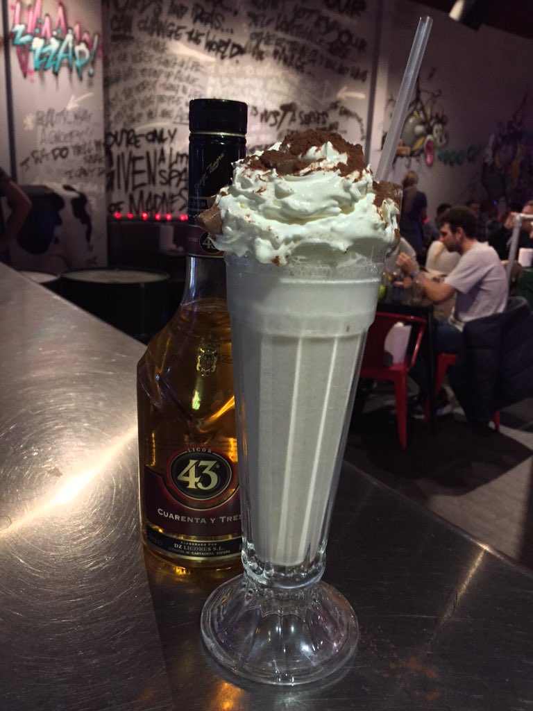 Miss43UK's tweet photo. "@AlmostFamousLIV this looks #Amazing

FUDGE DRAGON!! 

Licor 43
Hot chocolate sass
Cadburys fudge 

😘✌🏻 https://t.co/mbOSVVR4sy"