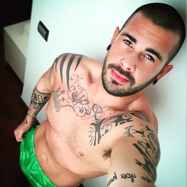 ClubFansAdayTra's tweet photo. Su mirada penetrante @adaytraun https://t.co/Oa0tUEBP6f
