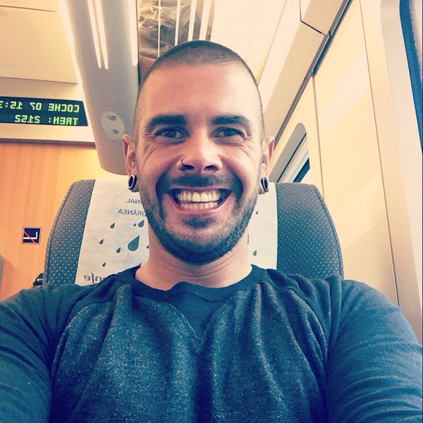 ClubFansAdayTra's tweet photo. #SonrieConAday @adaytraun https://t.co/g4LpdswFYL