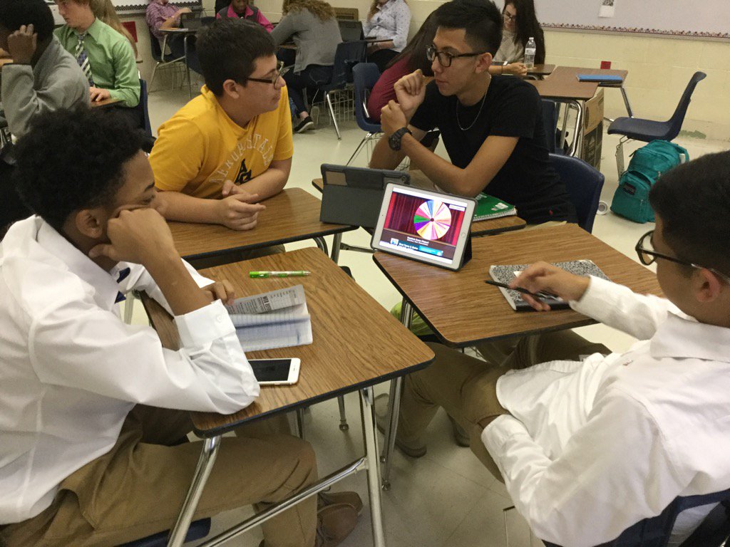 corbittspain's tweet image. #classtools.net-spinthewheel Spanish review questions in pairs.@jas_pirate @classtools