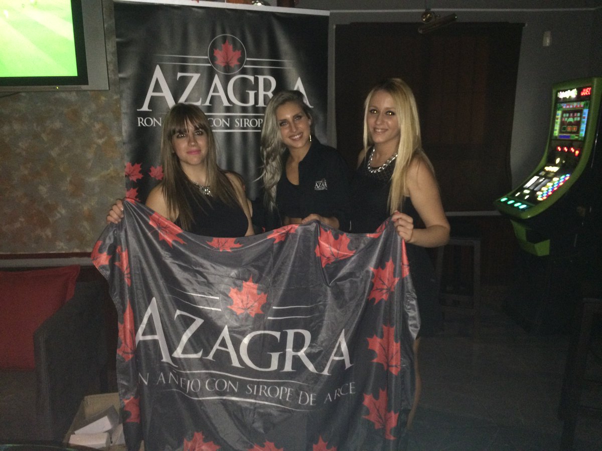 RonAzagra's tweet photo. Fotos de la Fiesta #RonAzagra celebrada el pasado viernes en Pub Café Lu
Todas las fotos: https://t.co/mJNCrCyQ3O https://t.co/H5V5QMeEFZ