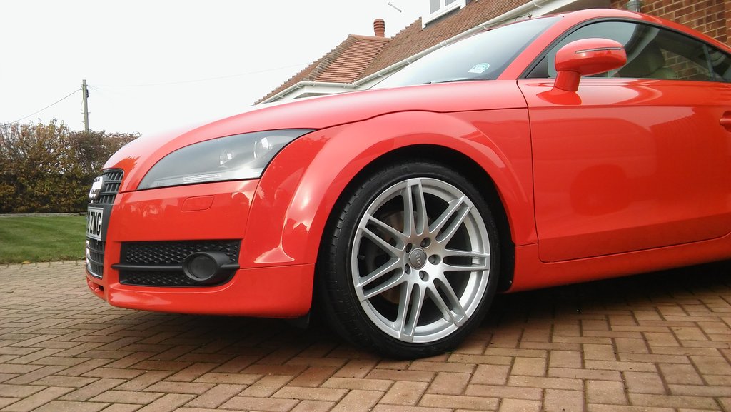 NFAutoclean's tweet photo. This #AudiTT was parked near a fence that was being treated. Overspray- not good! Clay treatment was the solution 👌 https://t.co/Z8ThWA7jyA