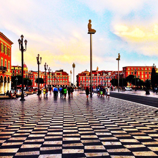 SeeNiceCom's tweet photo. Our favourite photo today! Place Massena #Nice06 #Riviera #seenice 📷: @maria_michael https://t.co/t45xVTs6xp