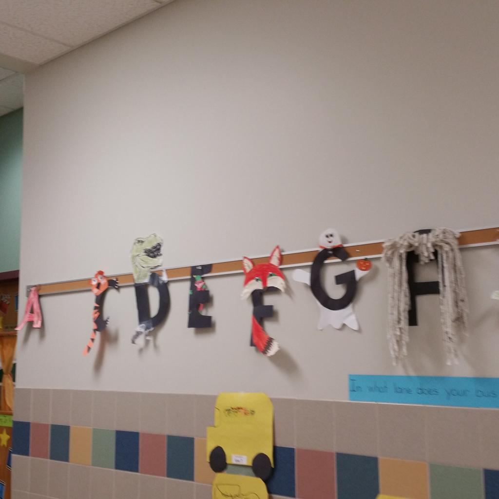 jthompson5109's tweet photo. Halloween letters in Kindergarten. Exciting stuff! #jespride https://t.co/dgUzAaOiSk