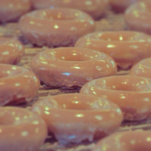 krispykreme's tweet photo. #My3WordHappiness Hot. Doughnuts. Now. https://t.co/LbhTCaeYWD