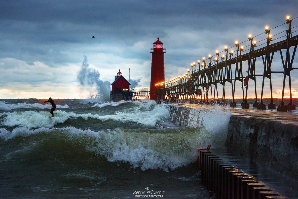 VisitGrandHaven's tweet photo. Surf's up! Incredible shot taken last week by Jenna Swartz Photography #GrandHaven #PureMichigan @PureMichigan https://t.co/J5WNxbfdMJ