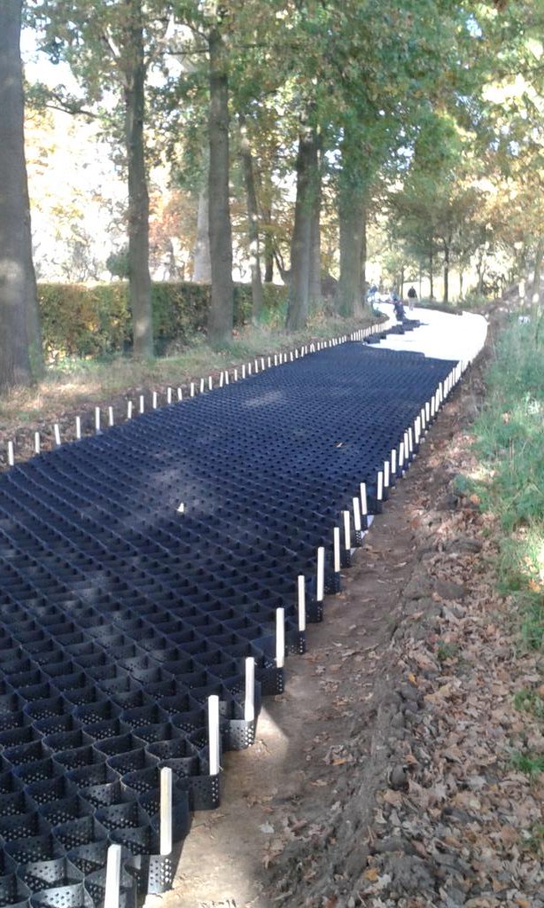 KMalenstein's tweet photo. @gemeindhoven #innovatie #prs-neoweb #geocel #fundatiewapening onverharde wegen. #www.intercodaminfra.com https://t.co/NUnplqOSPu