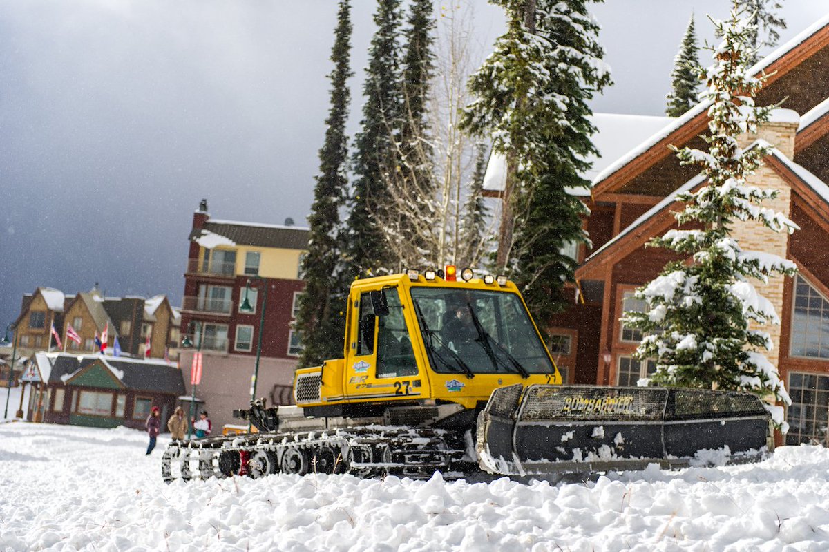 michaelbbski's tweet photo. A foot of fresh for @BigWhite over the weekend #winterishere https://t.co/4onQ3j3kFm