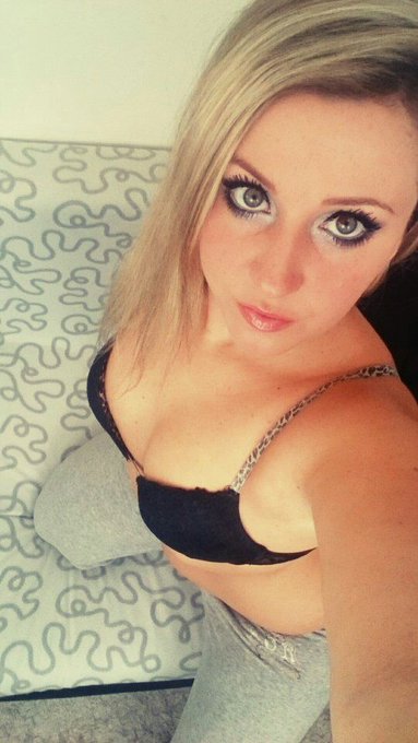 Hey meine lieben <3 Morgen TV Show um 23 Uhr auf @VISITX_net  #camgirl Heiss und versaut ;)  https://t