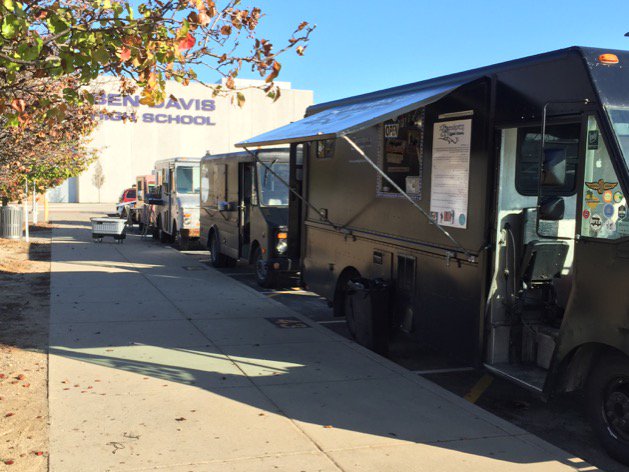 anneolsonbell's tweet photo. Food trucks are starting to arrive and find their places for #waynelearns2015 https://t.co/8FgYSnqqqK