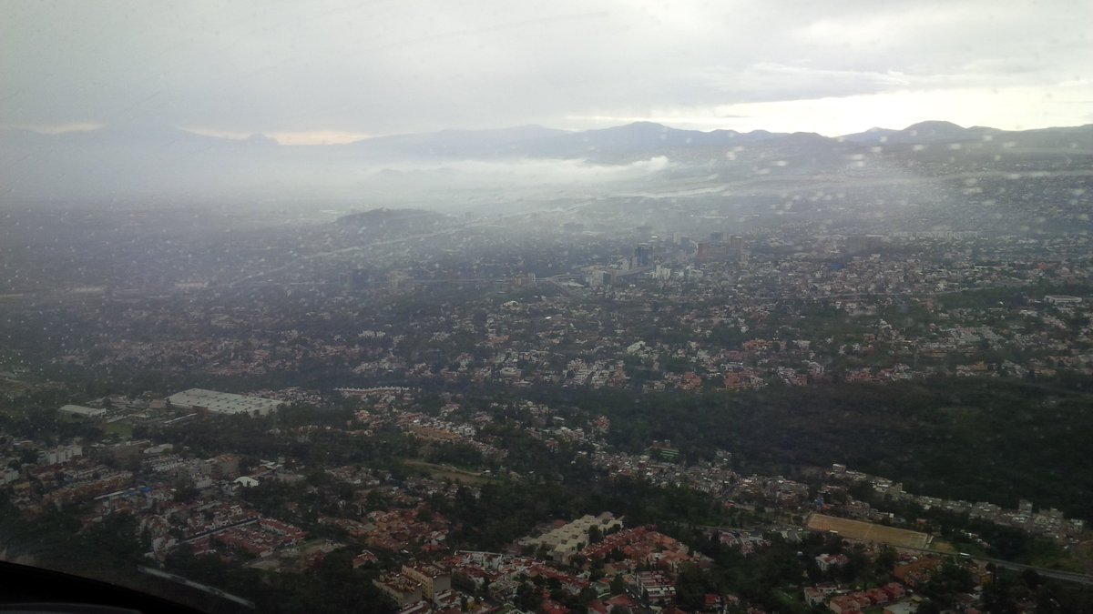capipako's tweet photo. @AudioCollage @SoyVictorBo @NeurotikToluca Buen día! Saludos a todos los Godinez. #CDMX #WorldTradeCenterCDMX https://t.co/OpvSdYozOz