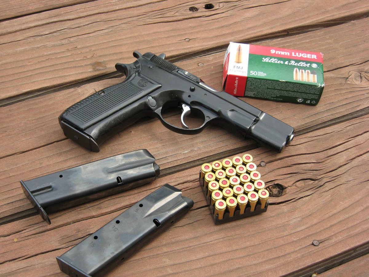 настоящий настоящий пистолет. фотку настоящего пистолета. настоящий настоящий пистолет. кольт 8 1911. Smith and wesson 500 magnum.