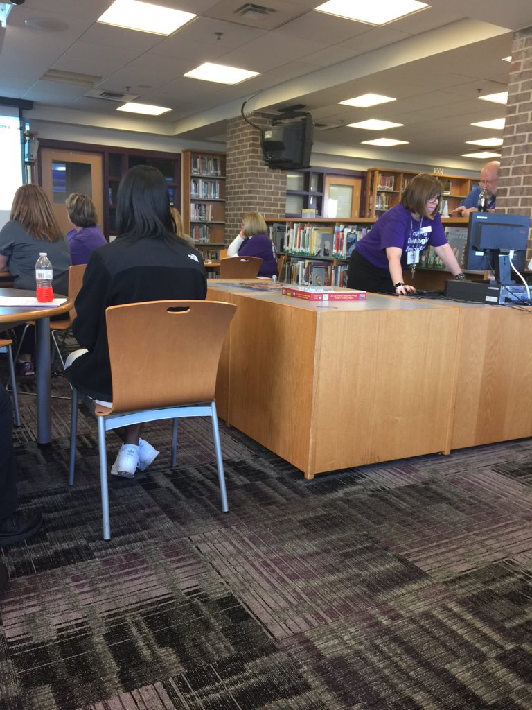 SFE_techguru's tweet photo. @DanaLile teaching about Google Slides #Technology #PD #waynelearns2015 #wearewayne https://t.co/aQ4bDc8JJC