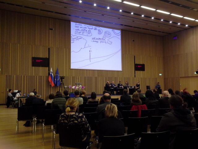 ekologibrezmeja's tweet photo. Panel discussion at #circonf with graphic facilitation: How can Slovenia seize the opportunities of circular economy https://t.co/QVPGyrMShQ