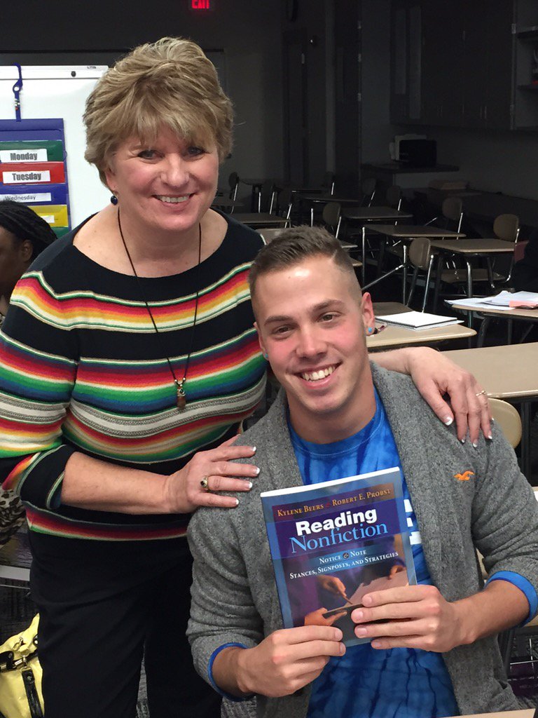 anneolsonbell's tweet photo. @TheMrDeWitt89 gets rewarded for asking thoughtful questions Thnx @KyleneBeers #waynelearns2015 @RobeyRockets https://t.co/J5Gt6zcM7T