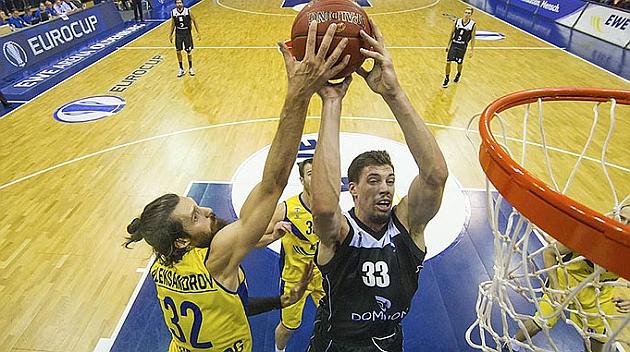 RMARCABilbao's tweet photo. ¿Quieres 2entradas para ir mañana a ver al @CDBILBAOBASKET ? Siguenos y retwitea este tweet .Mañana los ganadores. https://t.co/BJGeE0ABfd
