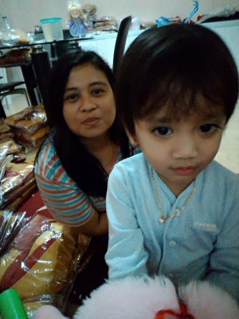 KristantyMG18's tweet photo. Pose with diji cantik anaknye bg @ijrott n uni @Fitrirma :D #latepost https://t.co/LDryyWuzDF