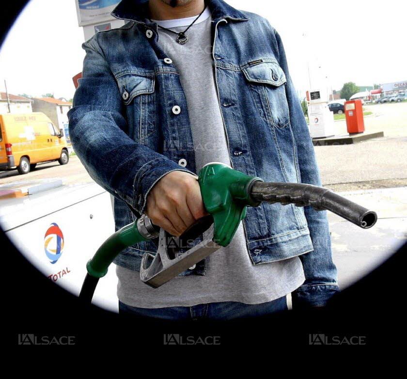 MondeAuto's tweet image. CONSO: QUI TRICHE LE PLUS? 1000 MODÈLES VÉRIFIÉS! buff.ly/1LNPm77