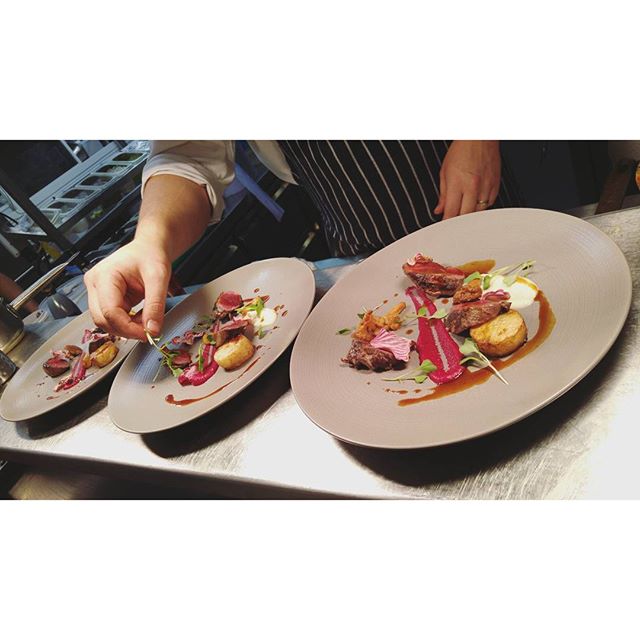 fuzzyduckpub's tweet image. Service please! #WoodPigeon #Starters #Foodies #Cotswolds