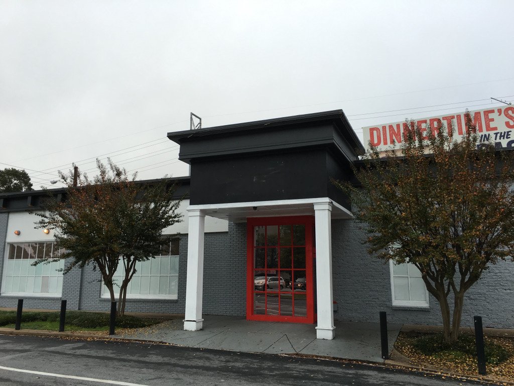 TonyBuckhead's tweet photo. RT @twilbert: Frank Ski’s Klass Closed in Buckhead https://t.co/je6BYufDok https://t.co/j79xf8KnIf