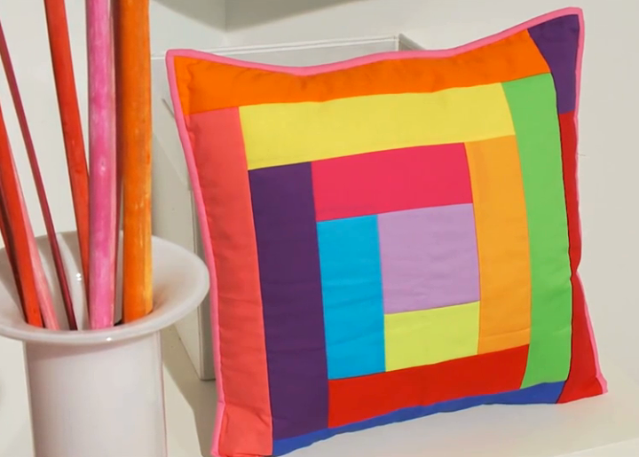 CraftDailyUK's tweet photo. Another fab cushion from Katy this week - using a quick and simple method that you're going to love! #quilting https://t.co/cmDz6p59sl