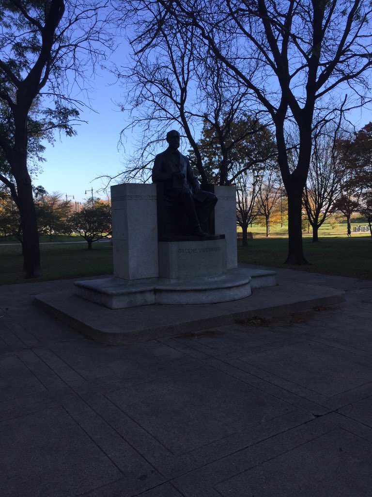 The_Winners_'s tweet photo. @classicsinchi #sculpture? Yes? No? https://t.co/98rkP6AuNy