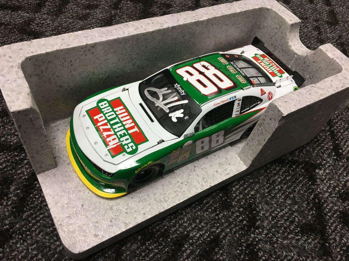 KevinHarvick's tweet photo. Retweet &amp; Follow me for a chance to win this signed @hbpRacing diecast. 1 winner picked in 4 hours. #WinItWednesday https://t.co/8KRFbRNxm6