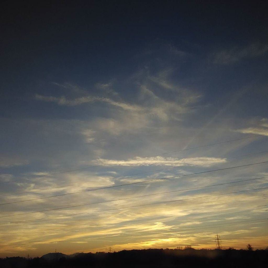 dzarka's tweet photo. Cestou z práce.
On my way from work.
#cestouzprace #onmywayhome #onmywayfromwork #zapads… https://t.co/en3Nf0CB0f https://t.co/hveIDJMOid