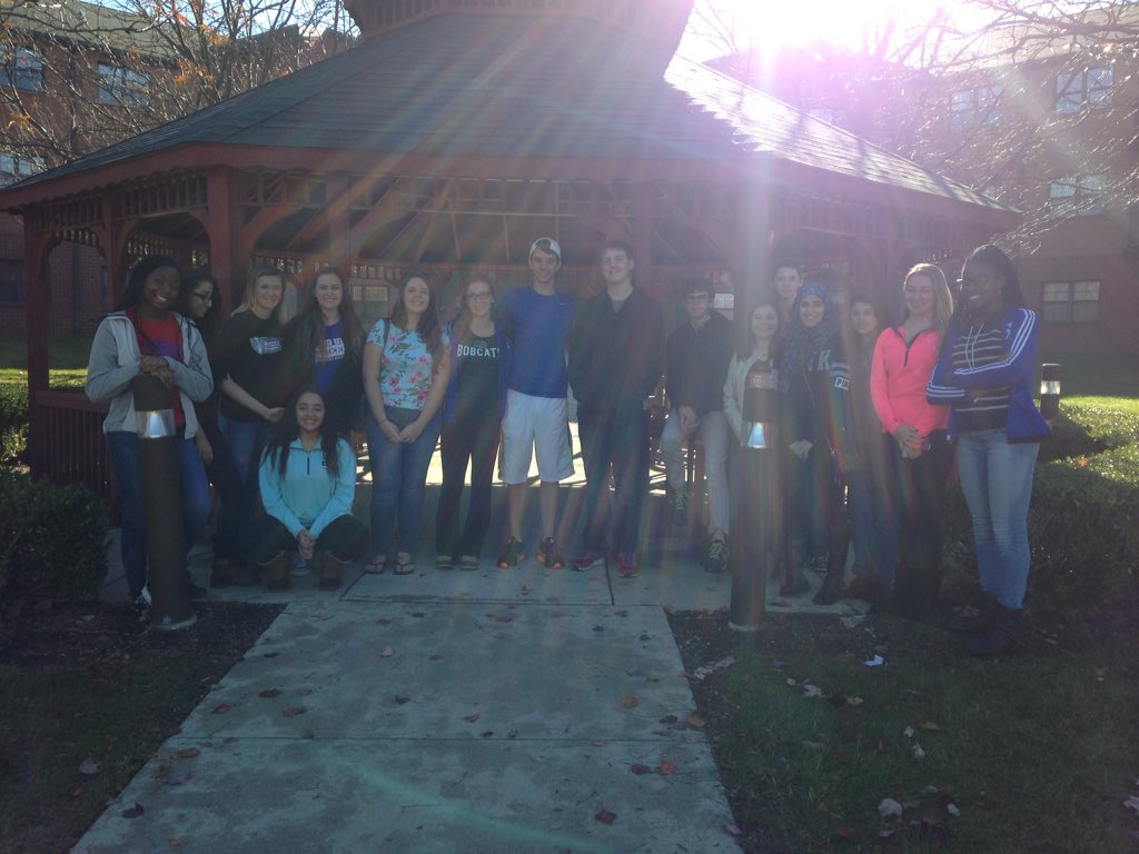 SpringfieldSIA's tweet photo. SHS students hanging up lights at Lutheran Village at Wolf Creek on our day off! #devilsgiveaday https://t.co/eKSdISQPpU