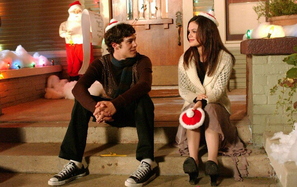Cosmopolitan's tweet photo. You Can Now Stream The O.C. Online https://t.co/PBhGHIUG1M https://t.co/Lnt06jiVPS