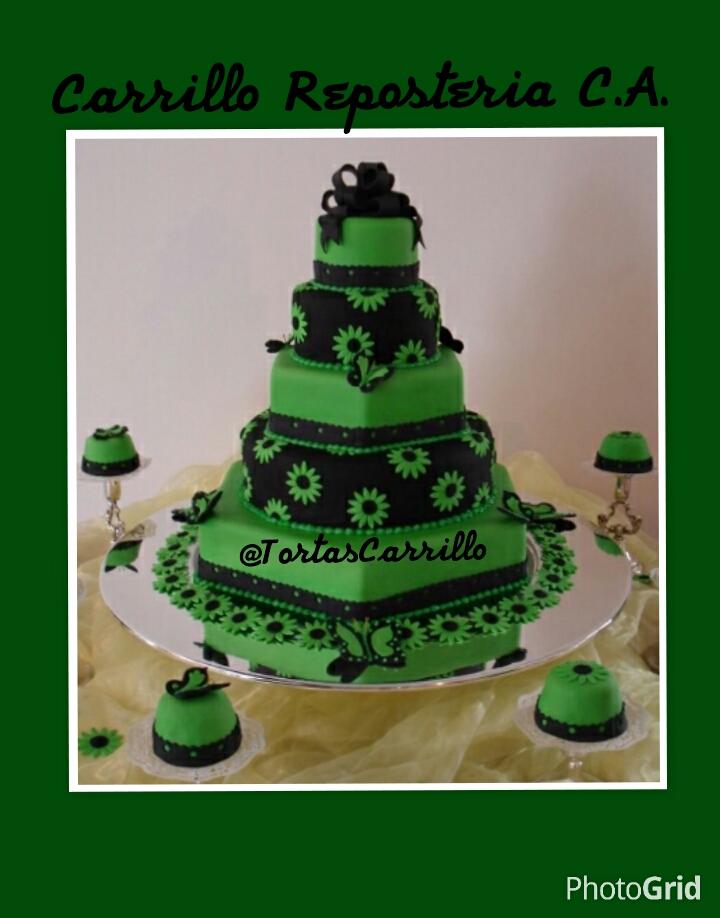 JosefaCarrill23's tweet photo. Torta Boda...! Presupuestos: 04142426803 CARACAS. INSTAGRAM: carrilloreposteria https://t.co/hbkia5odIt