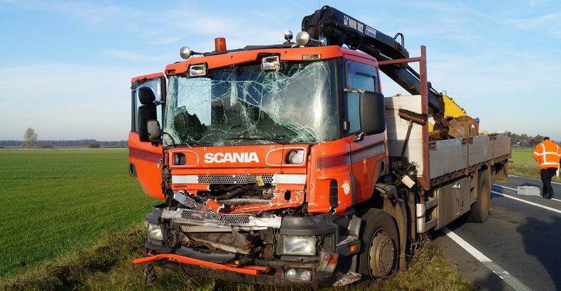 targetblaster's tweet photo. #N348 #dalmsholte #kop-staartbotsing vrachtwagens tgv snelheidslimiet 50 km/u ivm asfalteren https://t.co/qDRkvPqTk2 https://t.co/jAk78mbbKk