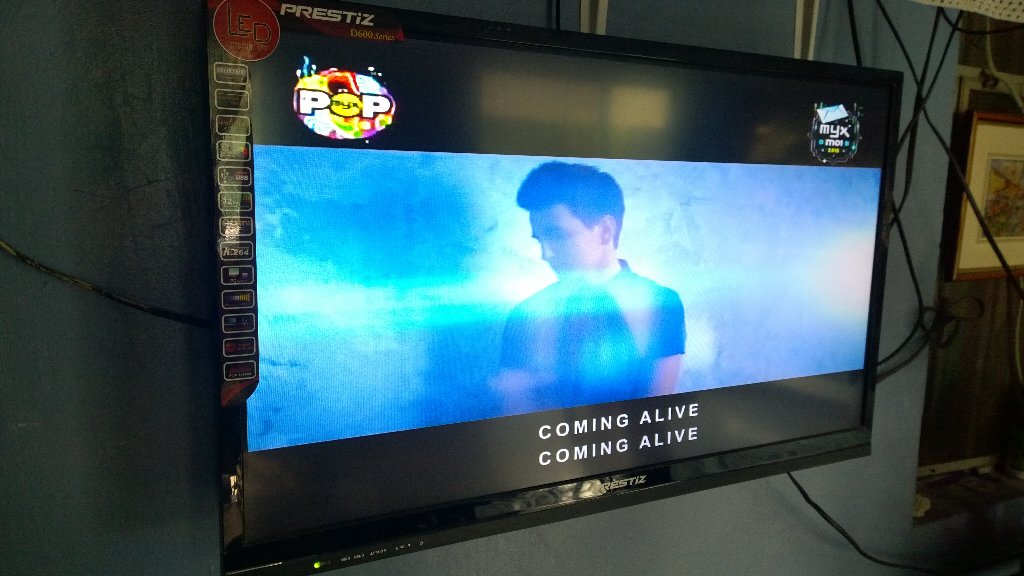 jMez08's tweet photo. Do you ever just squeak out loud seeing your boys on TV I am so proud of you @BeforeYouExit #BYEModelVideo ๐ https://t.co/FV0X7gidWI