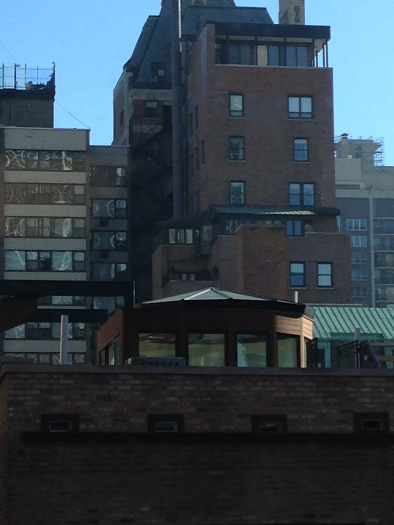 classicsinchl's tweet photo. @classicsinchi #pyramid #obelisk the sunroof https://t.co/Yu7sWimT0v