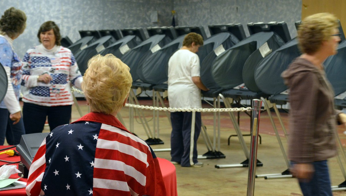 PharosJKK's tweet image. Election workers in Logansport, IN, always dress appropriately. #pharostribune #electionday #votetoday #nextmayor