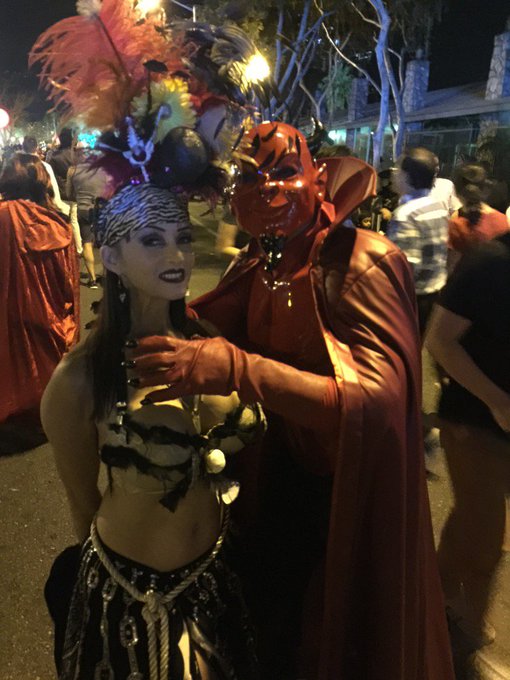 Do you like my Halloween costume? https://t.co/kJUC4Vj2wW