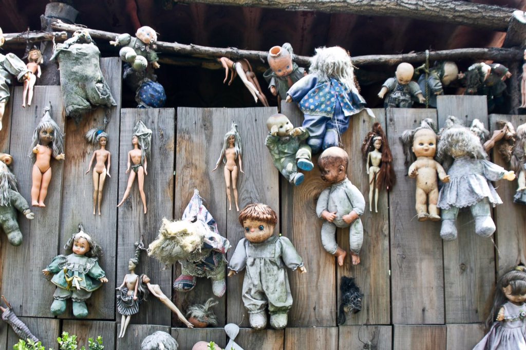 abandonplace's tweet photo. Isla de las Munecas (Island of the Dolls) Xochimilco, Mexico City, Mexico https://t.co/s7AphoM18R