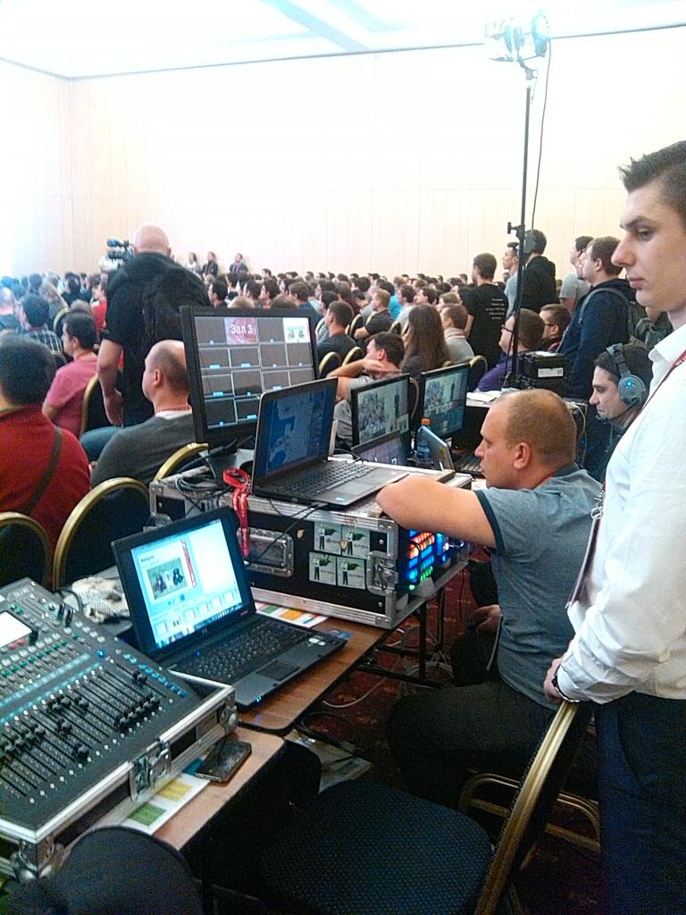 erthalion's tweet photo. Интересные доклады не отменяют HOMM3 =) #highload2015 https://t.co/wvPuhvfNbs