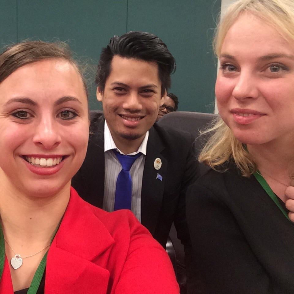 irdmyp's tweet photo. Our Chairperson @acapness with youth from #CommonwealthRealm at the #CYP_7 in Darwin. @ComSecYouth @AusHCMalaysia https://t.co/dt9ZuqMz7P