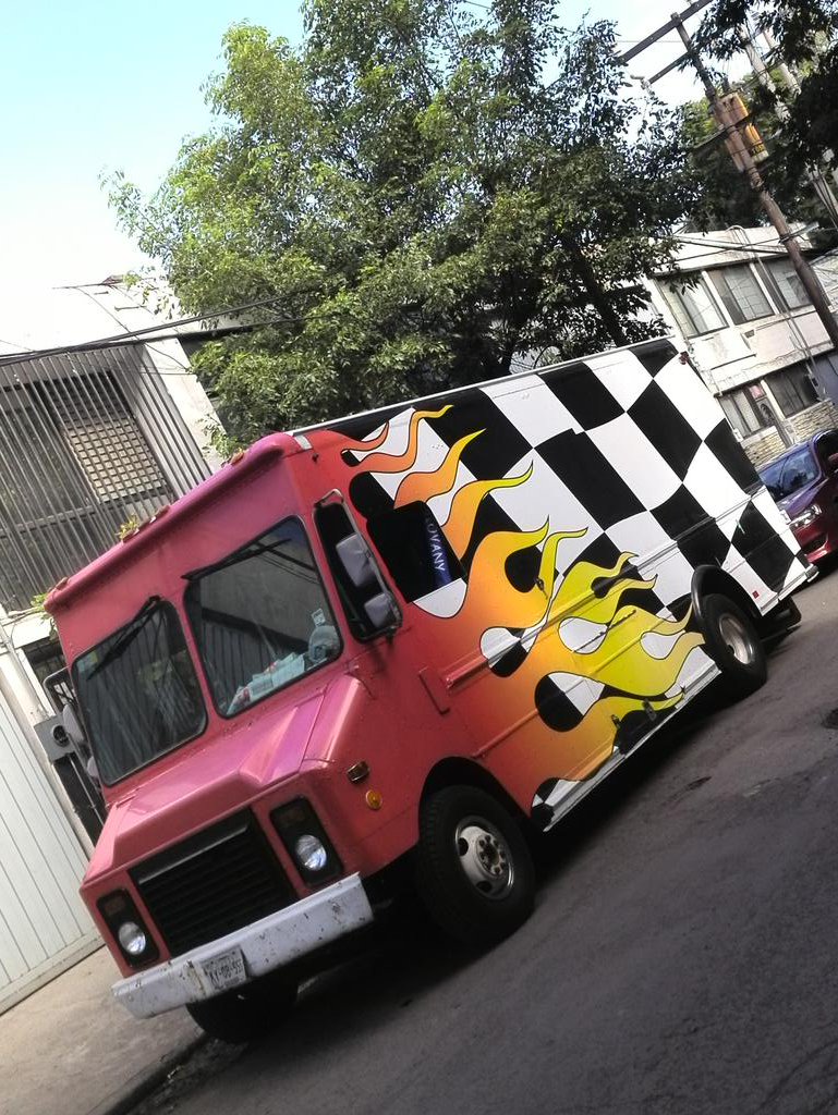 CarreonfOsiris's tweet photo. Hoy toca #WrappingRacing #Go46 @irwinvences #Go58 @JCPiston https://t.co/SWxBJ7TYKu