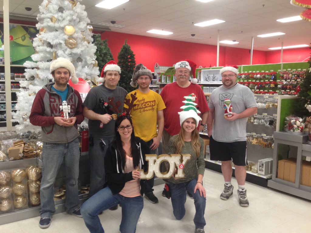 It is 5 minutes until 8am and it is officially Holiday time at 344! <a href="/OstromOSU/">Amy Ostrom</a> <a href="/Jen_Mohan/">Jennifer Mohan</a> <a href="/TT_Erin/">Erin Hickman</a> <a href="/MezaJr/">ghostdragonyt</a>