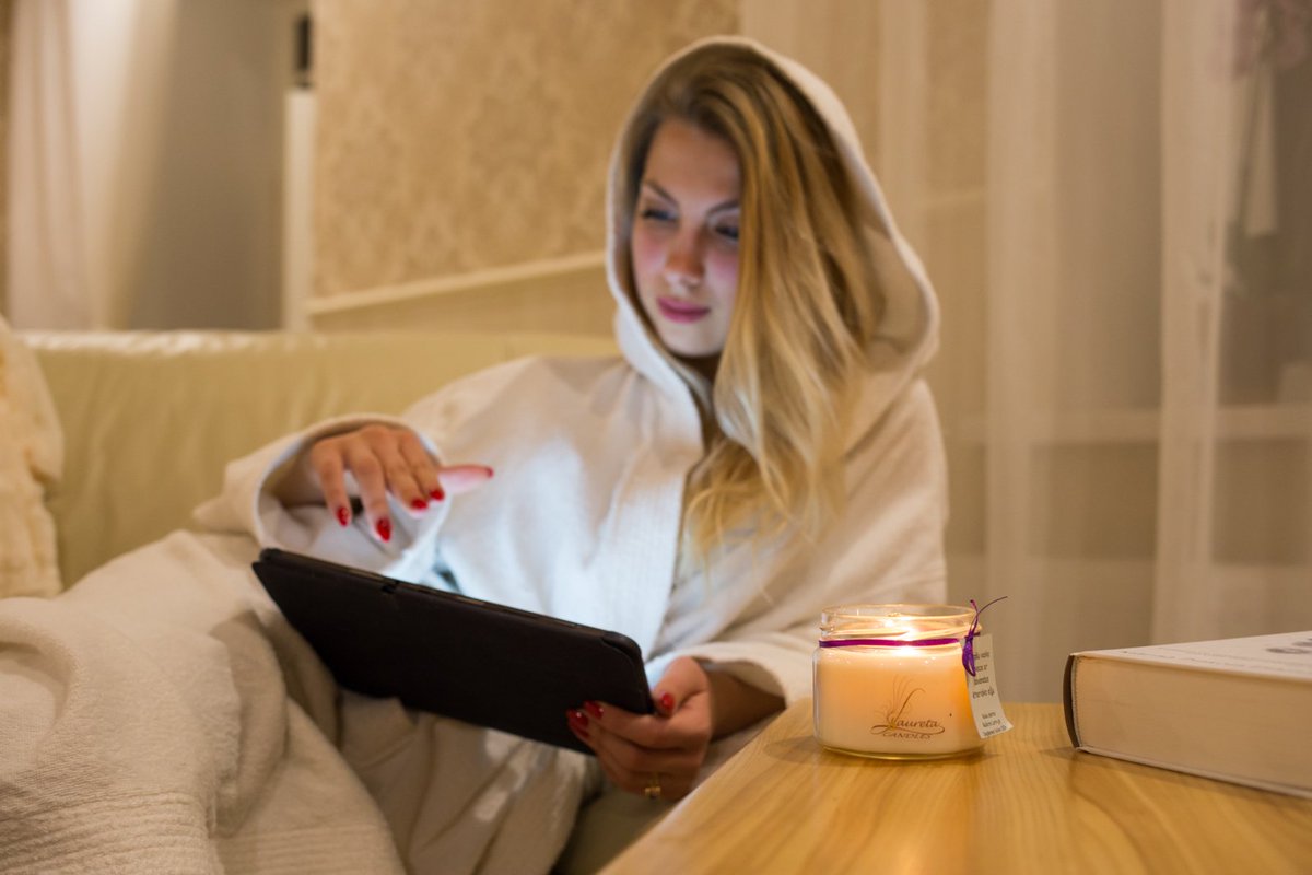 Svece ar lavandas ēterisko eļļu piepildīs Tavu istabu ar dabīgu aromātu un palīdzēs relaksēties