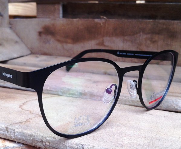 opticamasia's tweet photo. Us presentem muntura metall Barceloneta de la nova col·lecció @MiroJeansEW #retroshape #estil #moda #tendència https://t.co/ouWD3L32Se