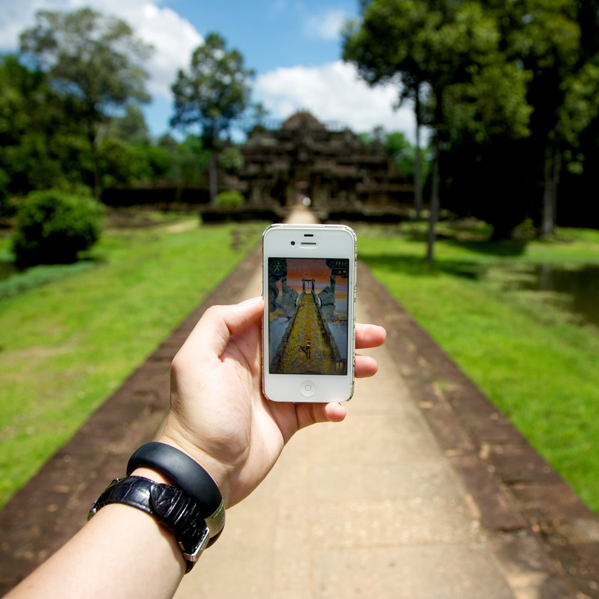 TempleRun's tweet photo. Some days you look around, and all you see is #TempleRun. (Photo courtesy of Flickr user Yifan Bai.) https://t.co/DXXkAE7bvZ