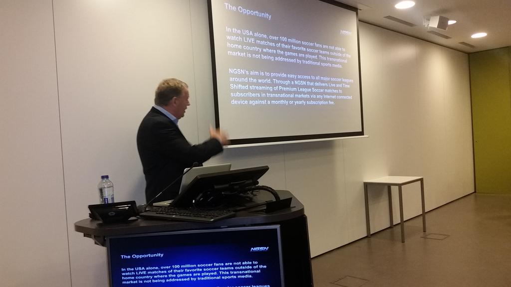 In line up topgastsprekers  #SportENmedia15 sloot Directeur Harry van Streun @ngsnsoccer vandaag af <a href="/HvAJCUstudents/">HVAJCUSportmarketing</a>