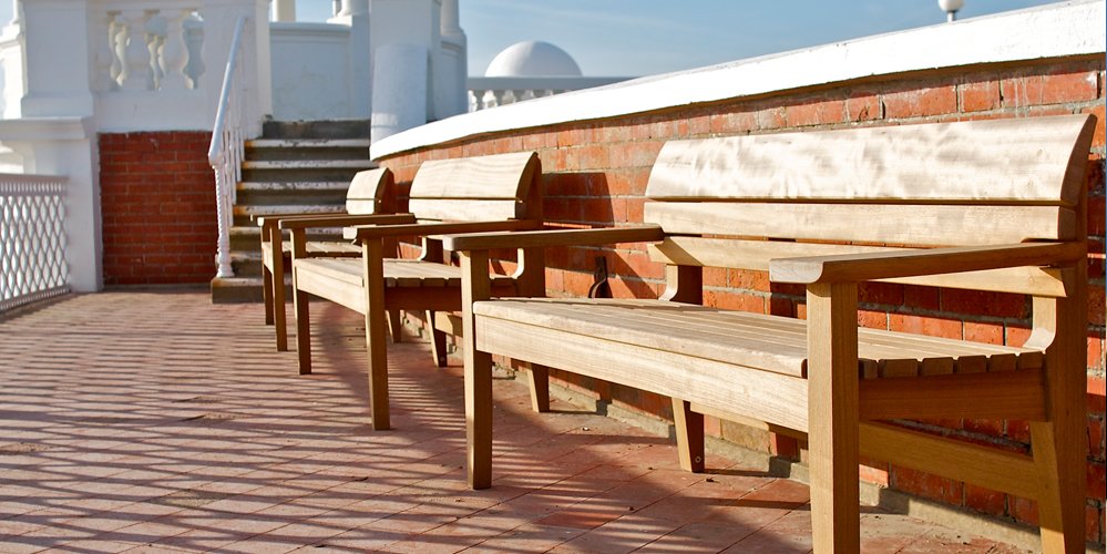 Blow away those cobwebs at #BexhillOnSea Stroll along prom &amp; take a seat <a href="/MadebyBenchmark/">Benchmark</a>
tinyurl.com/o35b6ua