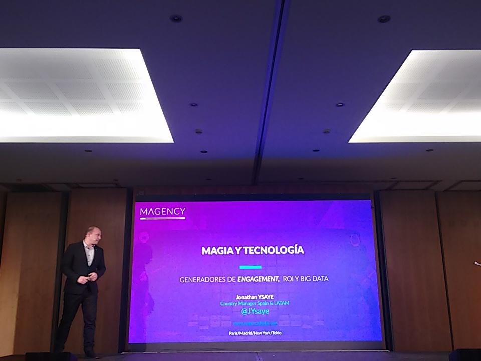 Pilarjp83's tweet photo. #magia y #tecnologia en #EISTechLab que buena combinación! @JYsaye Generadores de #engagement #Roi y #BigData https://t.co/YYWc5o2fyG
