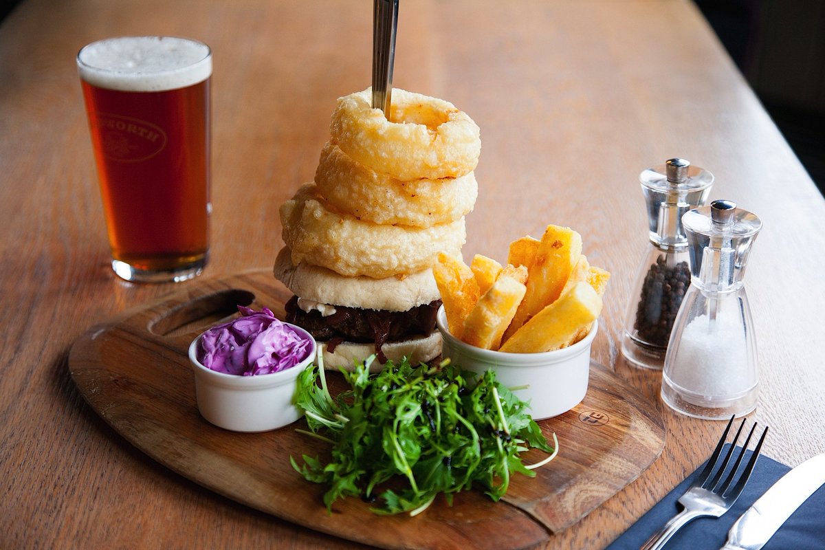 #Burger + #Pint = Boy Heaven #Tonight #Lymington  @lymretailgroup @LiveLymington