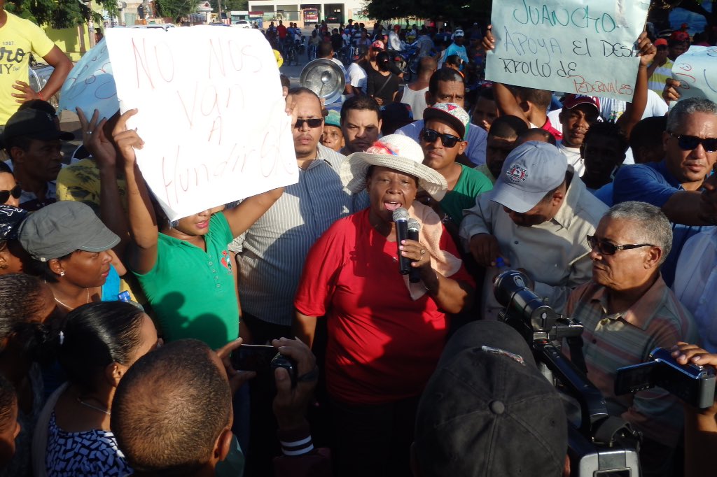 chulisrd's tweet photo. #TonyIsaConde No existe tiempo "prudente" para las madres de Pedernales. Lo que hay es desempleo y miseria. https://t.co/rMeQ8SNlcB